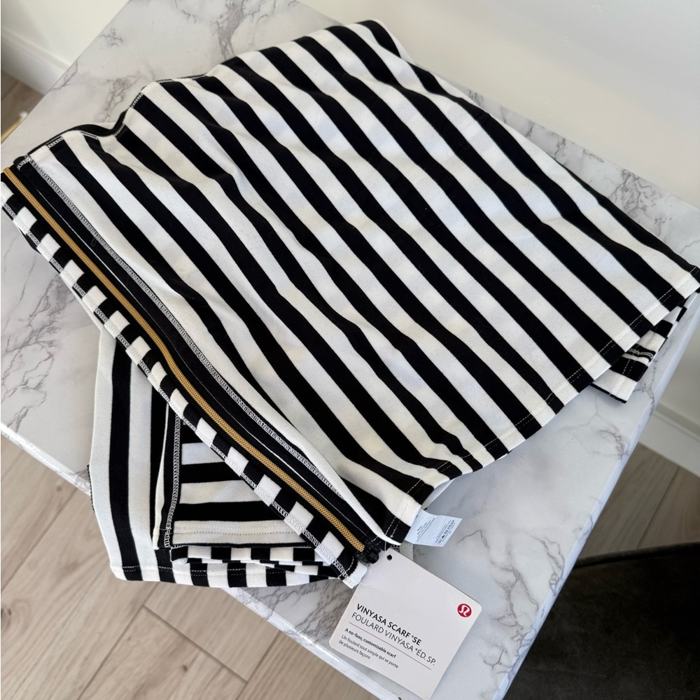 Lululemon Black and White Stripe Vinyasa scarf with gold zipper
